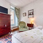 2 Bedroom Stunning In *